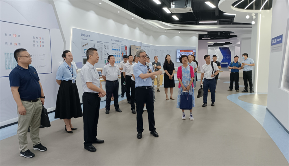 廣東省生態(tài)環(huán)境廳副廳長何焱一行到禾信儀器調(diào)研